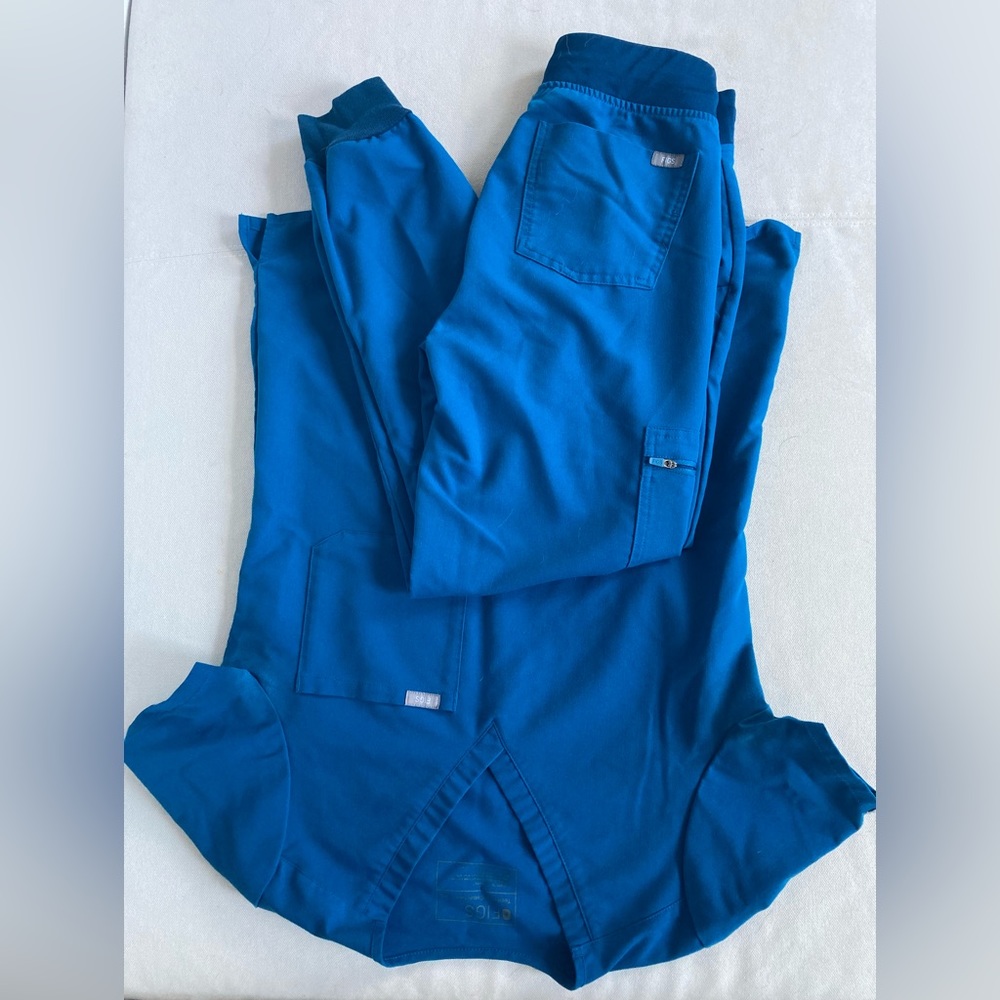 Limited edition Figs set: Catalina top & Zamora joggers